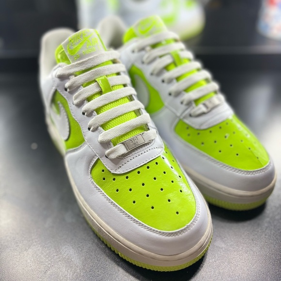 Women’s Nike Size 7.5 “VOLT” AF1’s - Picture 3 of 5